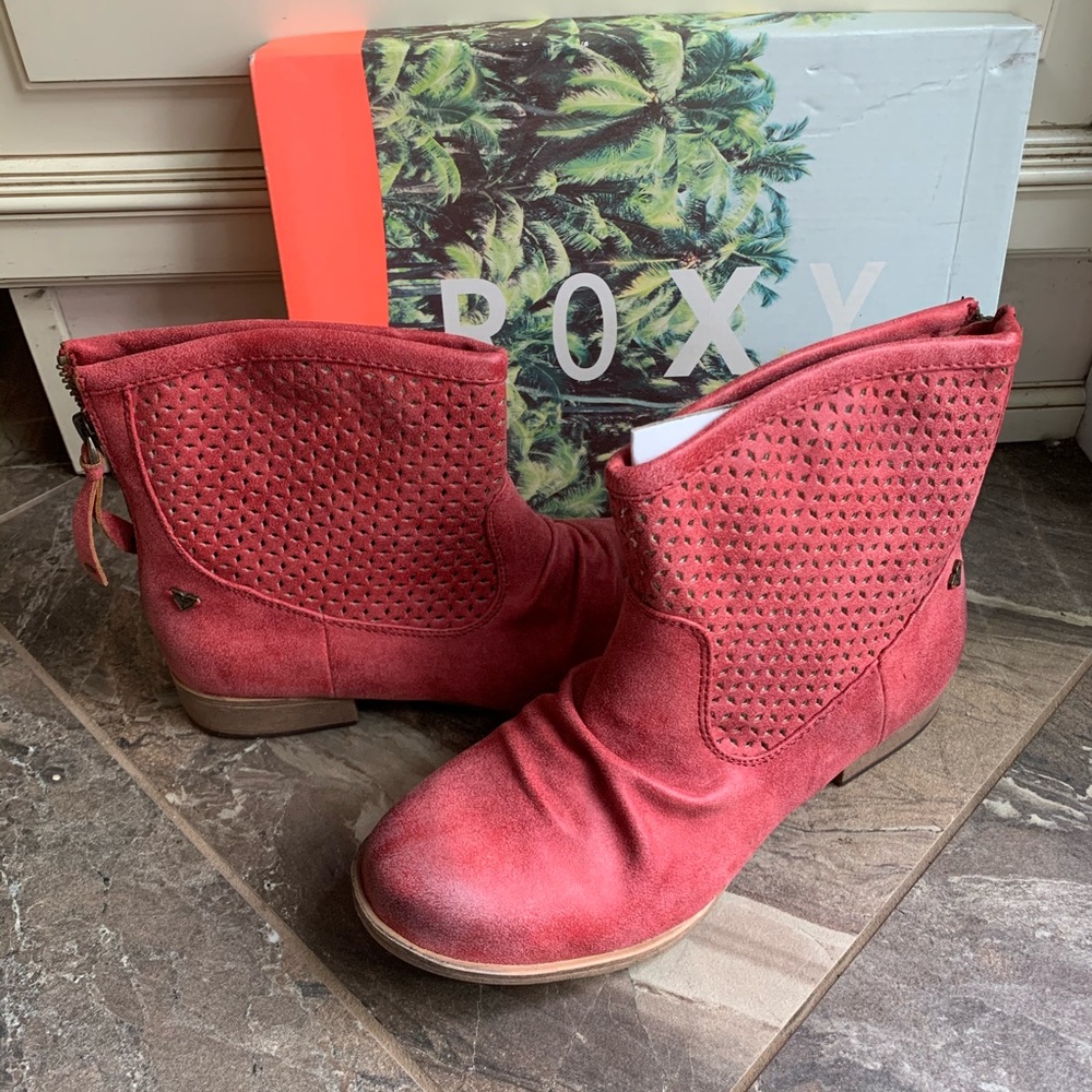 NIB Roxy Surf Raspberry ZIP Perforated Ankle Boot